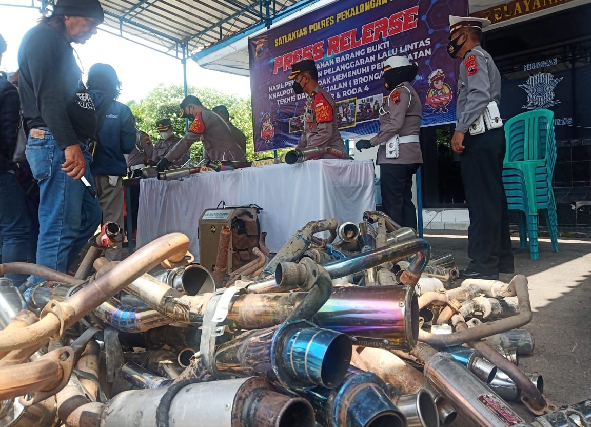 286 Knalpot Brong Dipotong-potong dengan Gerinda