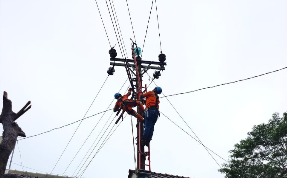 Pasca Gangguan Cuaca Ekstrem, PLN Pulihkan Aliran Listrik