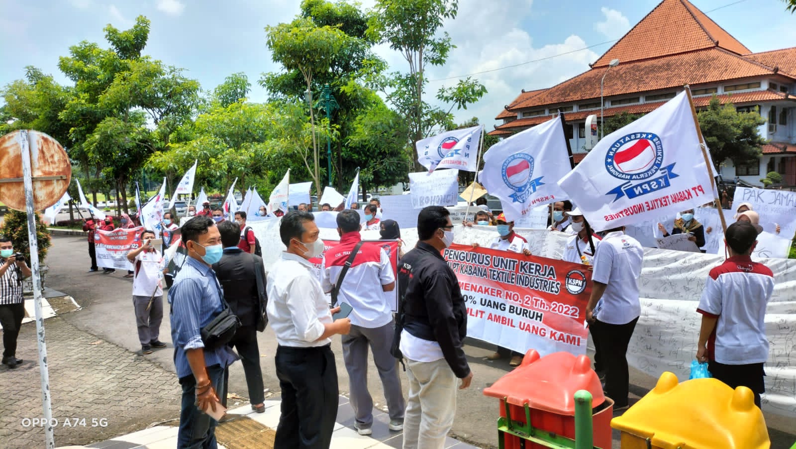 Buruh Gelar Aksi Penolakan Permenaker, Datangi Kantor DPRD Kabupaten Pekalongan