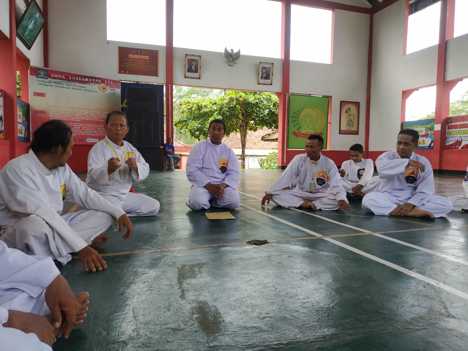 Puluhan Pesilat Perisai Diri Datangi Lapas Batang, Ada Apa ?