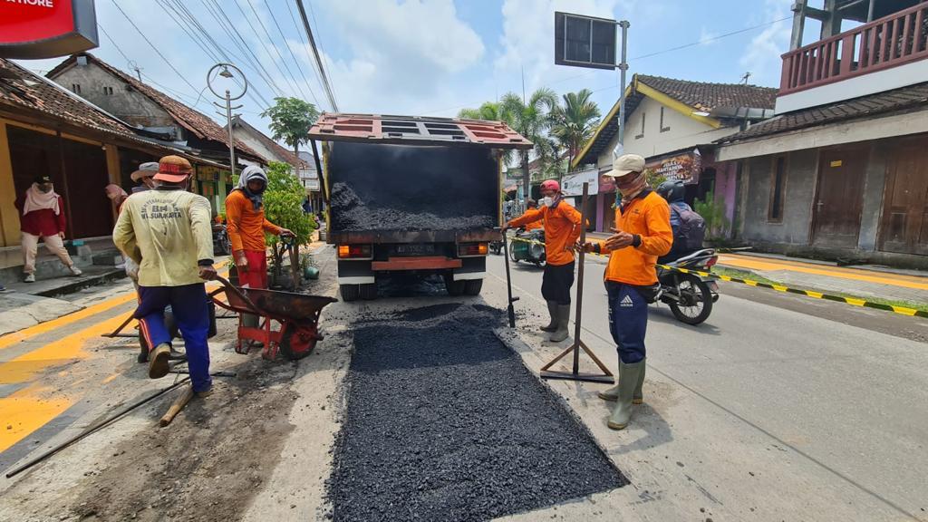 Ganjar Pantau Aplikasi Jalan Cantik, 1.871,860 Km Jalan Provinsi Berhasil Mulus