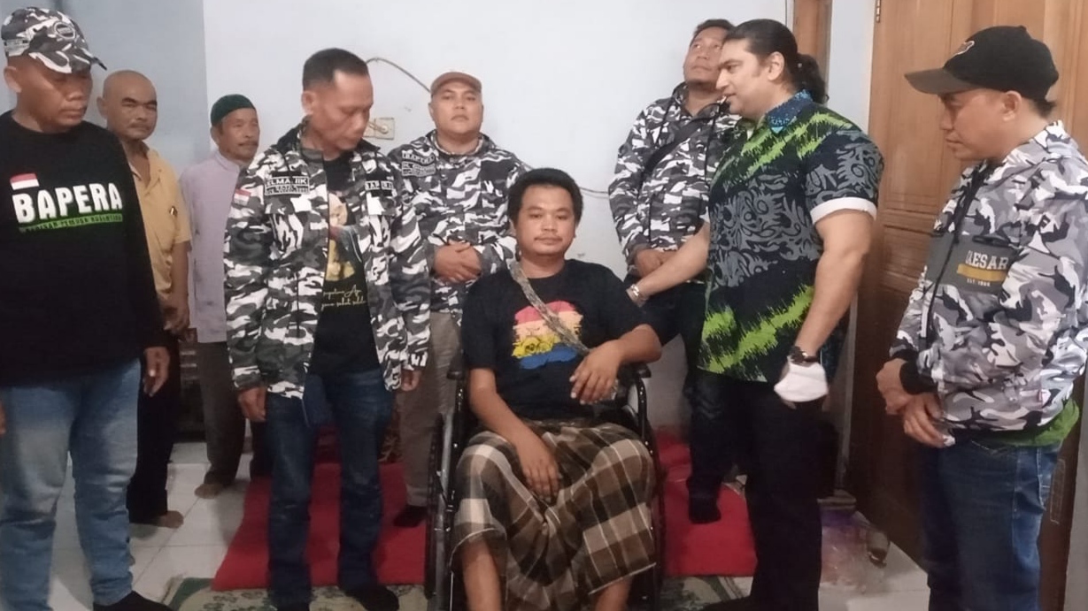 Bapera Kabupaten Pekalongan Bantu Kursi Roda Penyandang Disabilitas