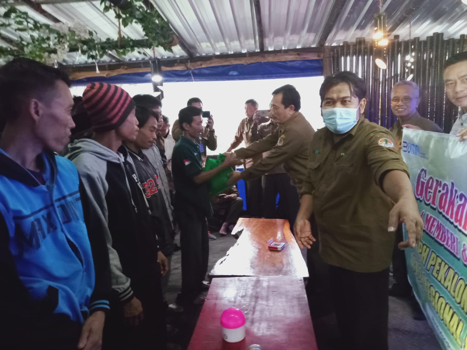 Jelang Idul Fitri, Perhutani Beri Bantuan Sembako Kepada Pekerja Non Karyawan