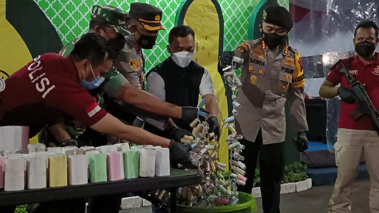 Malam Takbiran, Seorang Peracik Mercon Diamankan Beserta Sejumlah Barang Bukti
