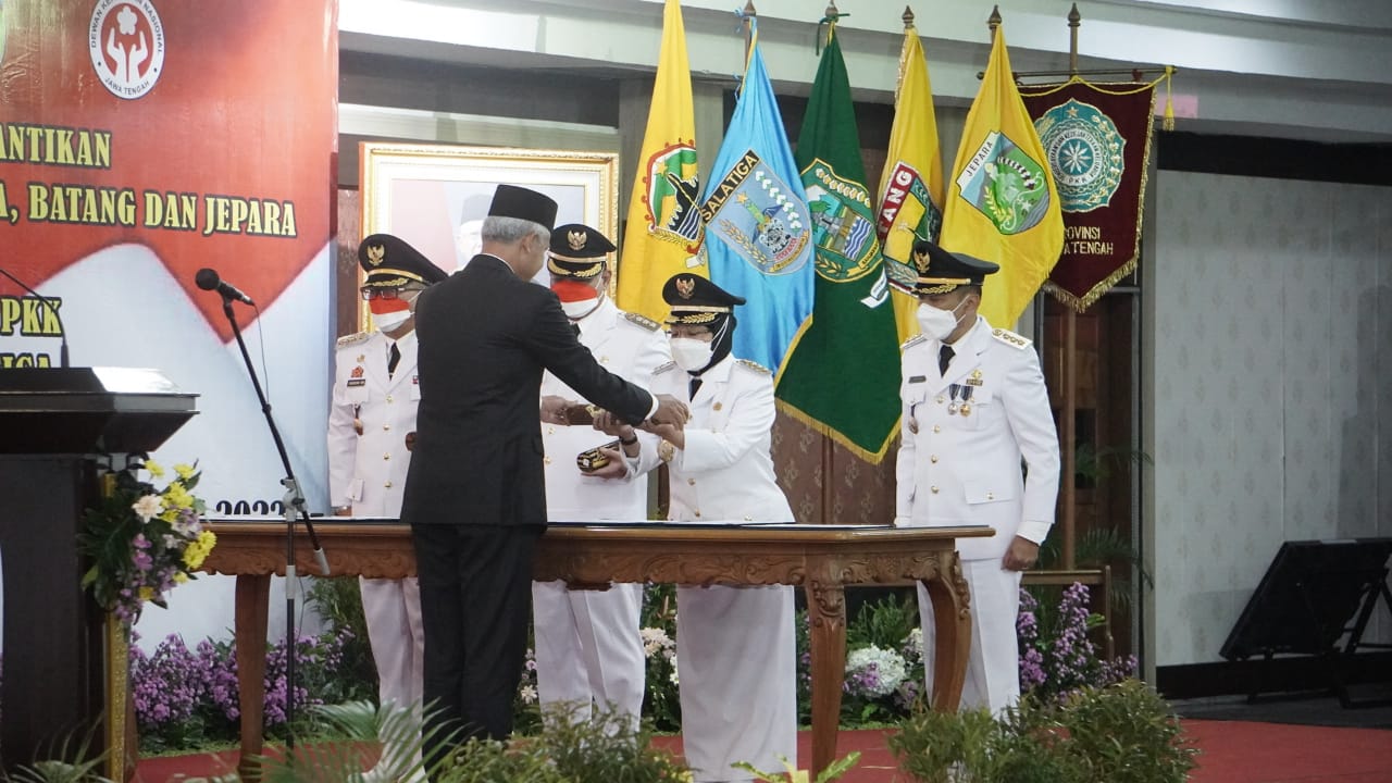 Lantik Lani Dwi Rejeki Sebagai Pj Bupati Batang, Begini Pesan Ganjar