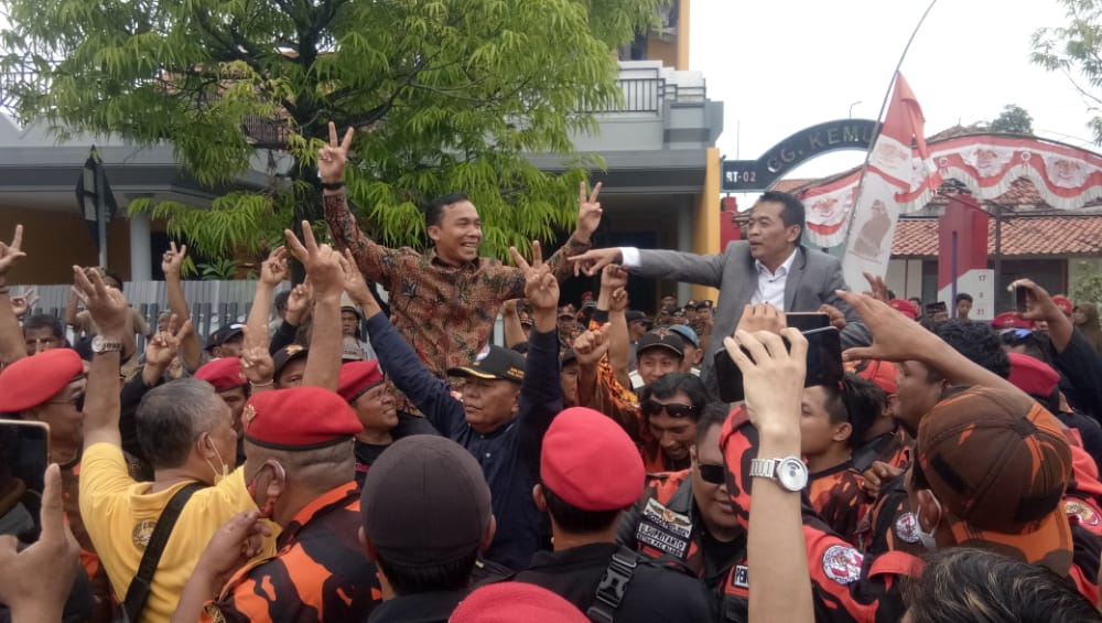 Diarak Pulang Ke Rumah, Mantan Bupati Wihaji Diminta Pimpin Kembali Batang di 2024 Mendatang