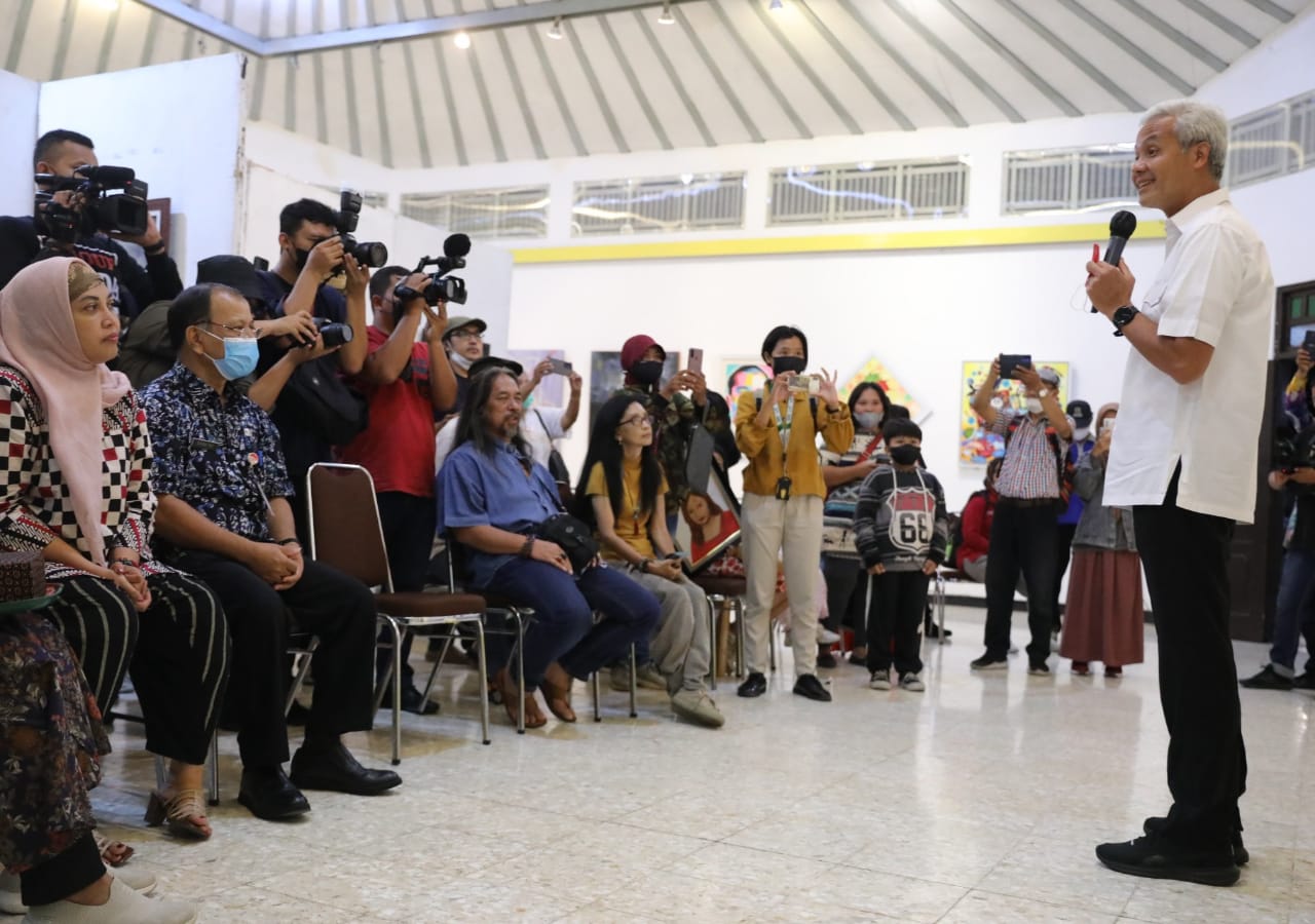 Ganjar Jadi Dukun di Pameran Lukisan Nusantara