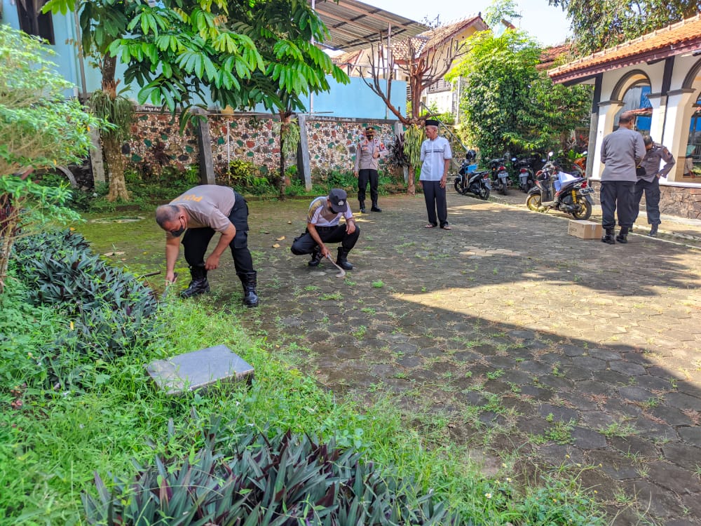 Personil Polsek Batang Kota Datangi Mushola Subulus Salam, Ini yang Dilakukan