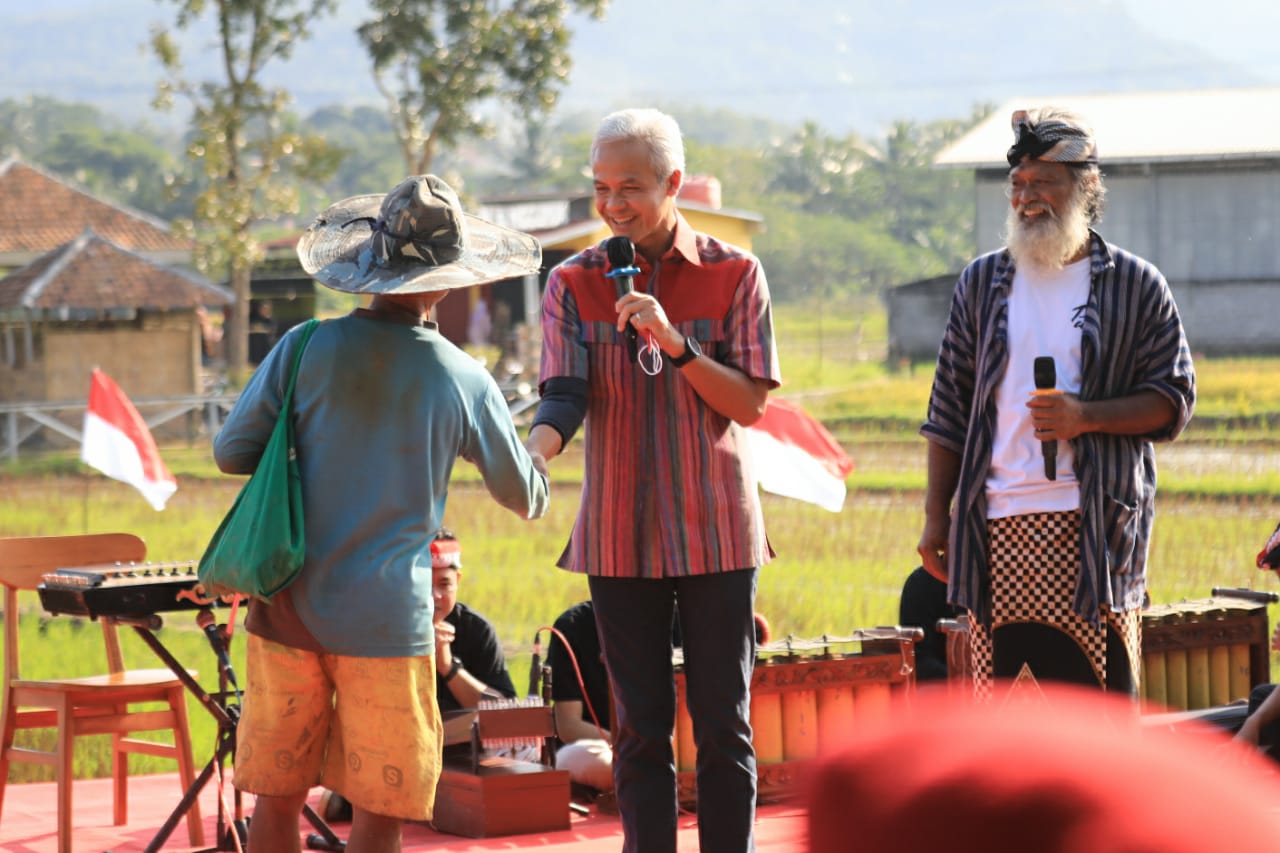 Ada Peristiwa Tak Terduga Saat Upacara Peringatan Bulan Soekarno Di Bergas Lor, Ganjar Lakukan Ini