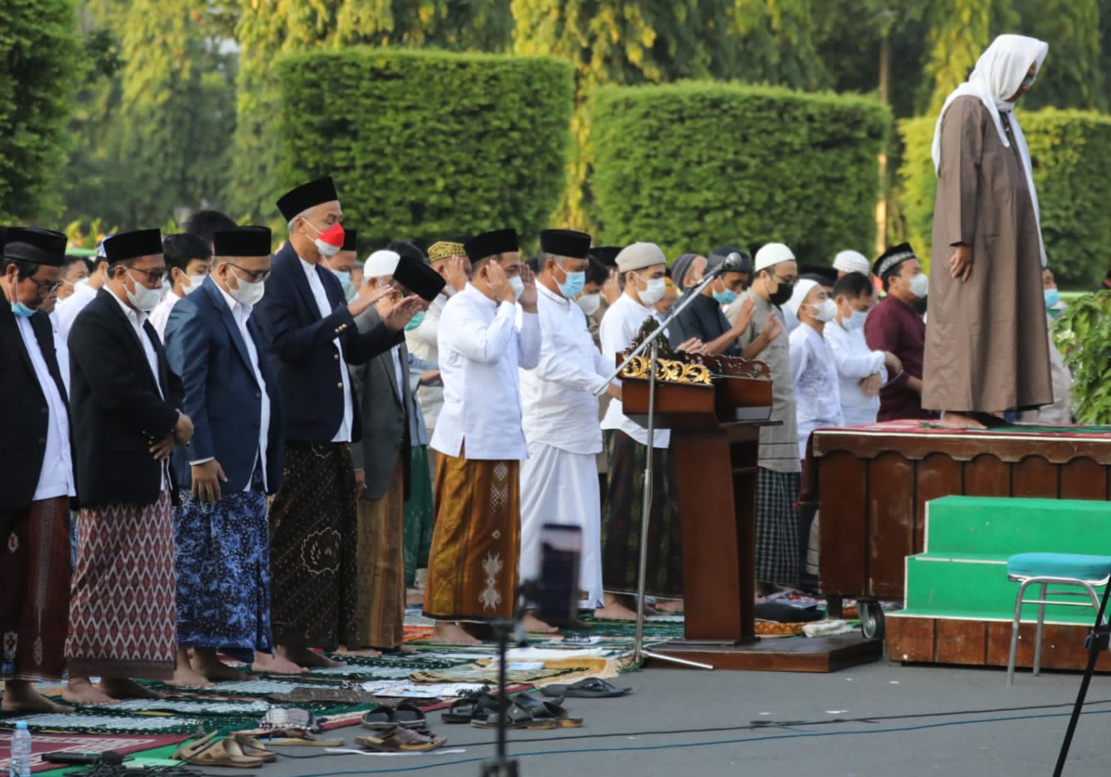 Ganjar Salat Iduladha dan Serahkan Hewan Kurban di Simpang Lima Semarang&nbsp;