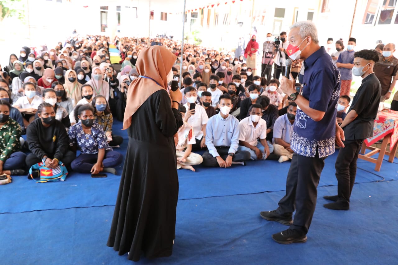 Ngobrol Gayeng Bareng Ganjar, Fadila Curhat Pengalaman Praktik di Puskesmas&nbsp;