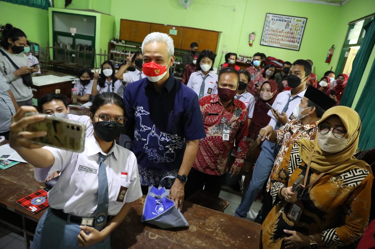 Sempat Grogi, Dua Siswi Ini Bersyukur Bisa Menari di Hadapan Ganjar