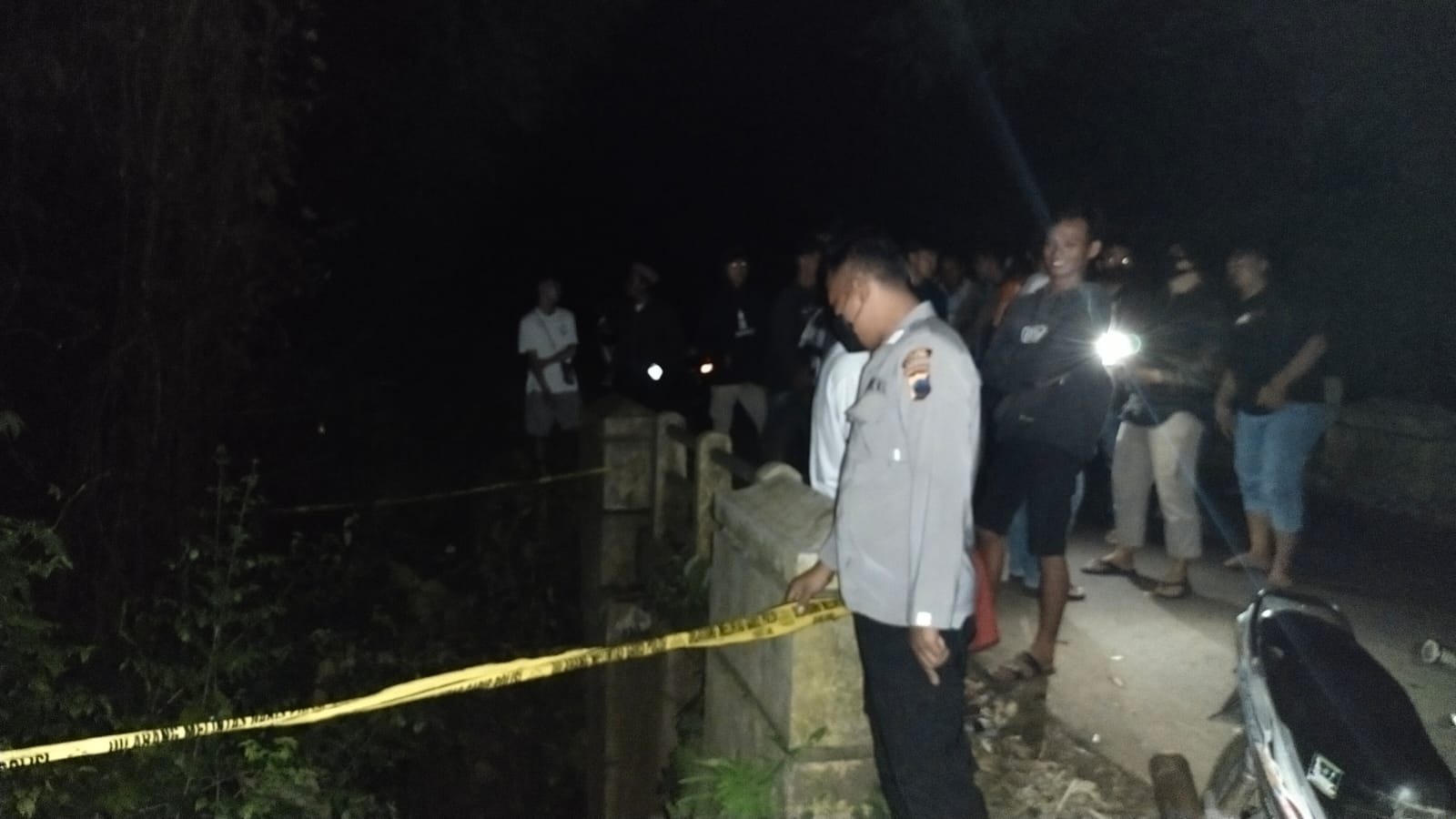 Mayat Wanita Terbungkus Karung Ditemukan di Bawah Jembatan, Diduga Korban Pembunuhan