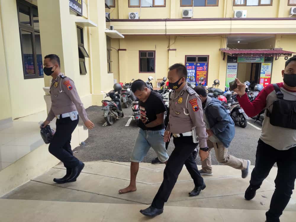 Habis Nyabu, Sopir Travel Gelap Seruduk Polisi Dan PNS