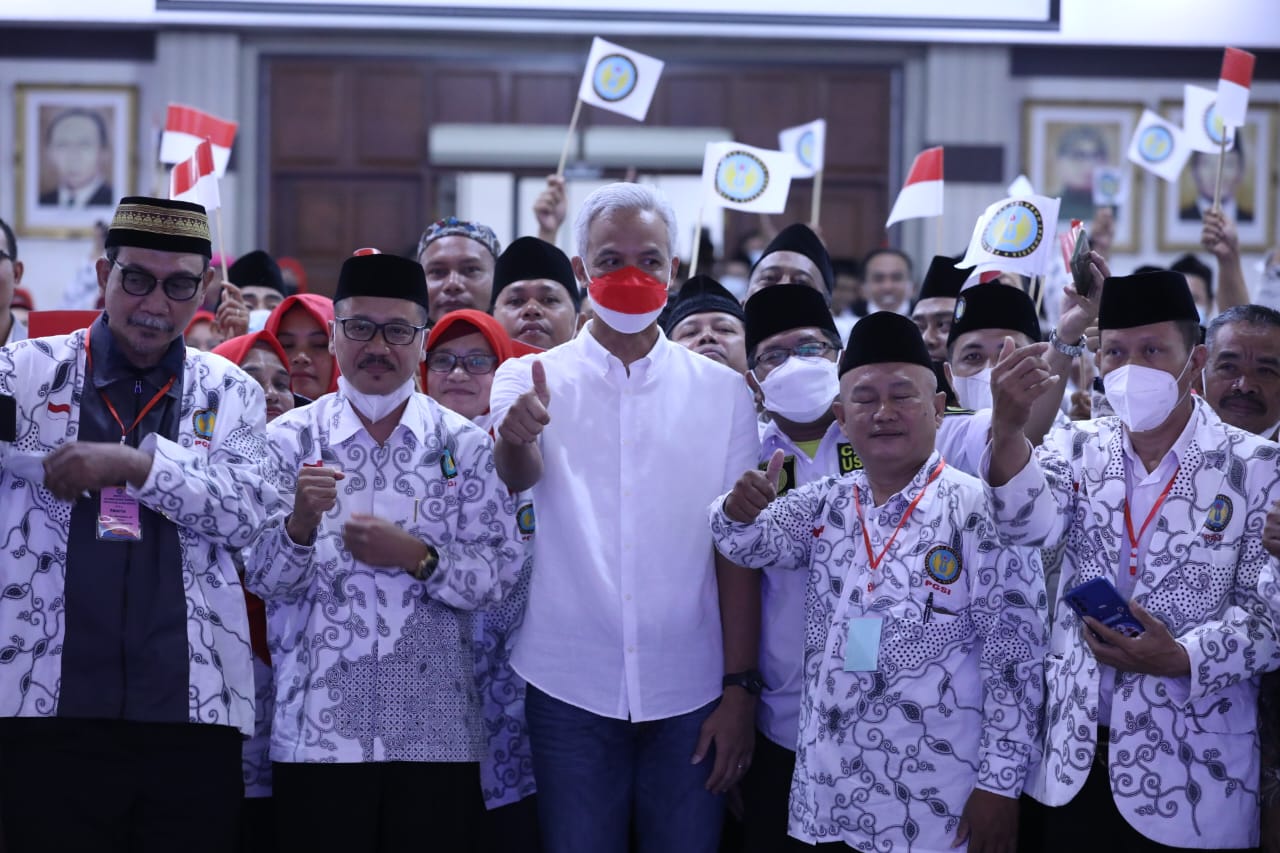 Ganjar : Penghapusan Guru Honorer Harus Bertahap, Pertimbangkan Persebaran Guru