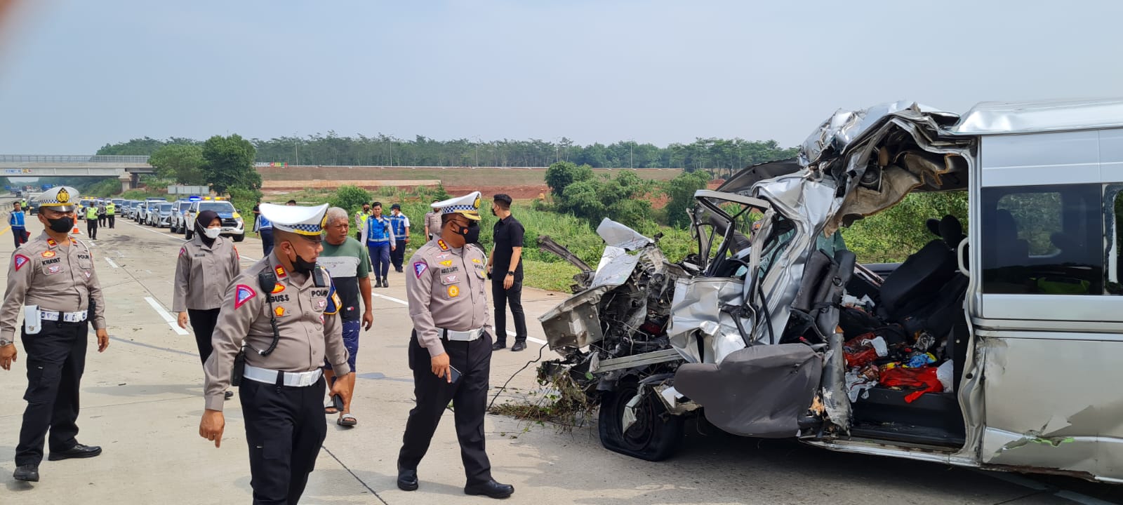 Begini Detik-Detik Kecelakaan Maut Hiace Sruduk Trailer di Tol hingga Menyebabkan 7 Orang Tewas