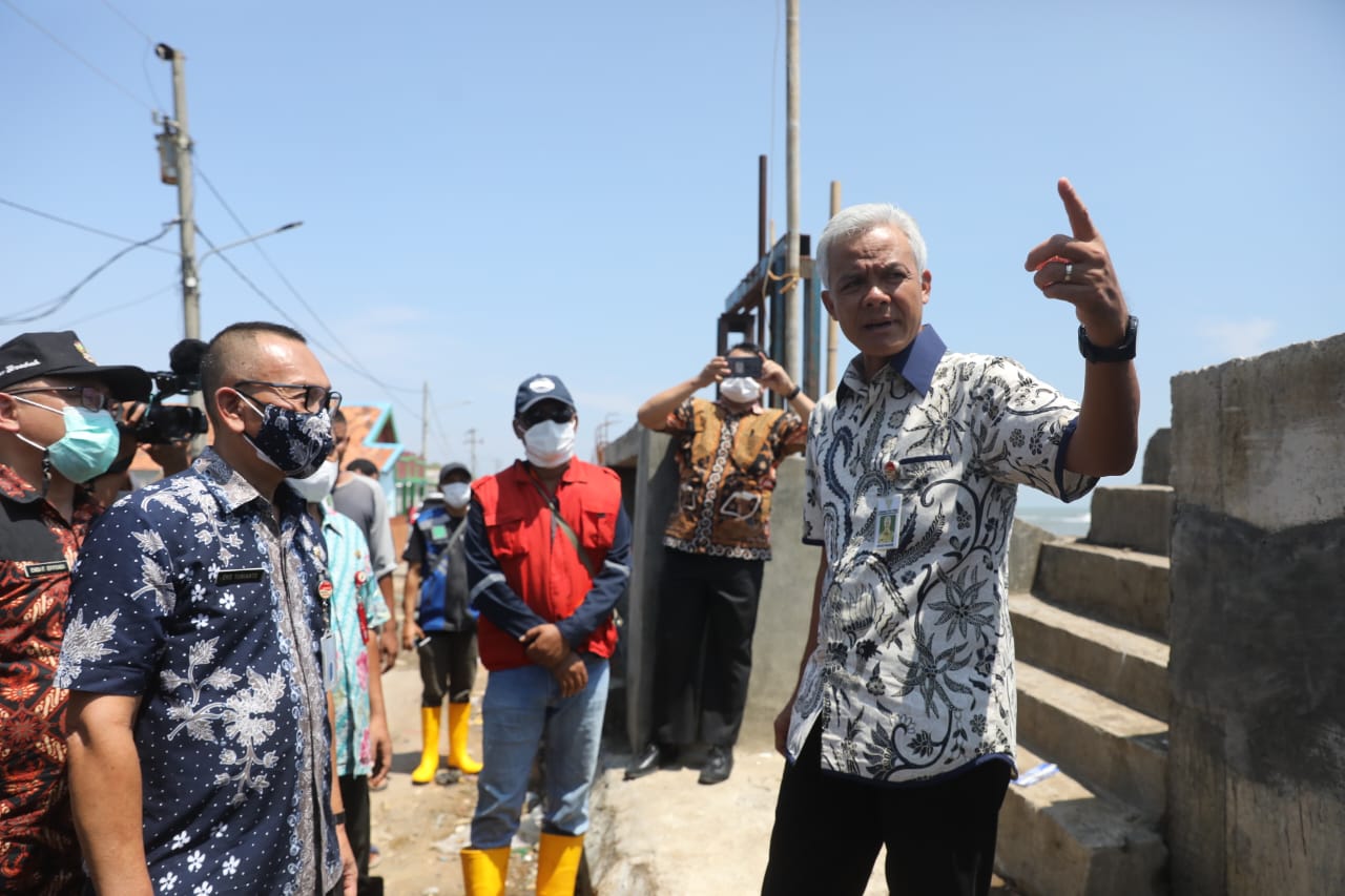 Ganjat Ingatkan Kontraktor Pembangunan Tanggul Laut dan Drainase di Pekalongan agar Jaga Kualitas Pekerjaan