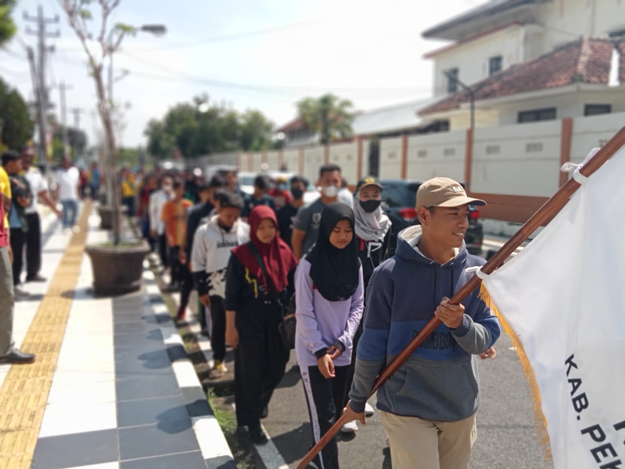 Ratusan Pelaku Olahraga Lakukan Jalan Sehat Peringati Haornas