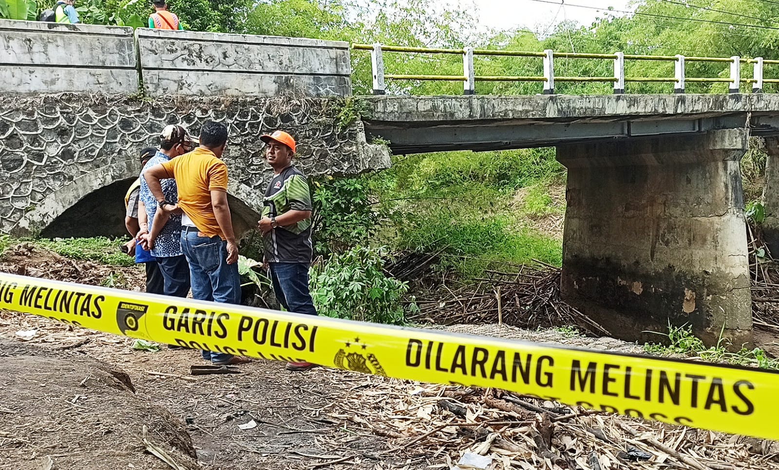 Pondasi Jembatan Jagung Ambrol, Jalan Ditutup Total