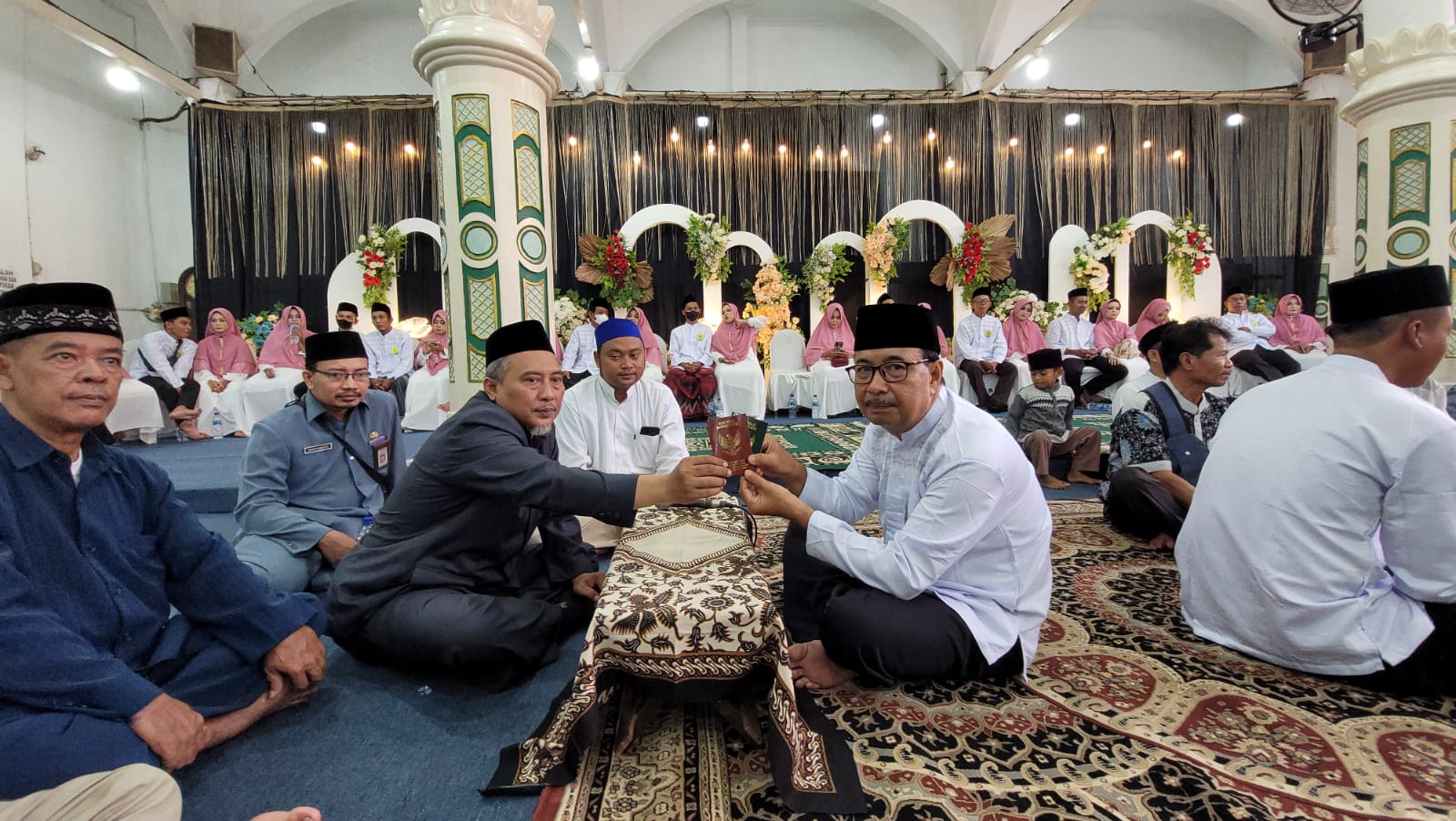 20 Pasangan Mengikuti Nikah Maulid di Kanzus Sholawat, Tertua Berusia 62 Tahun dan Termuda 19 Tahun