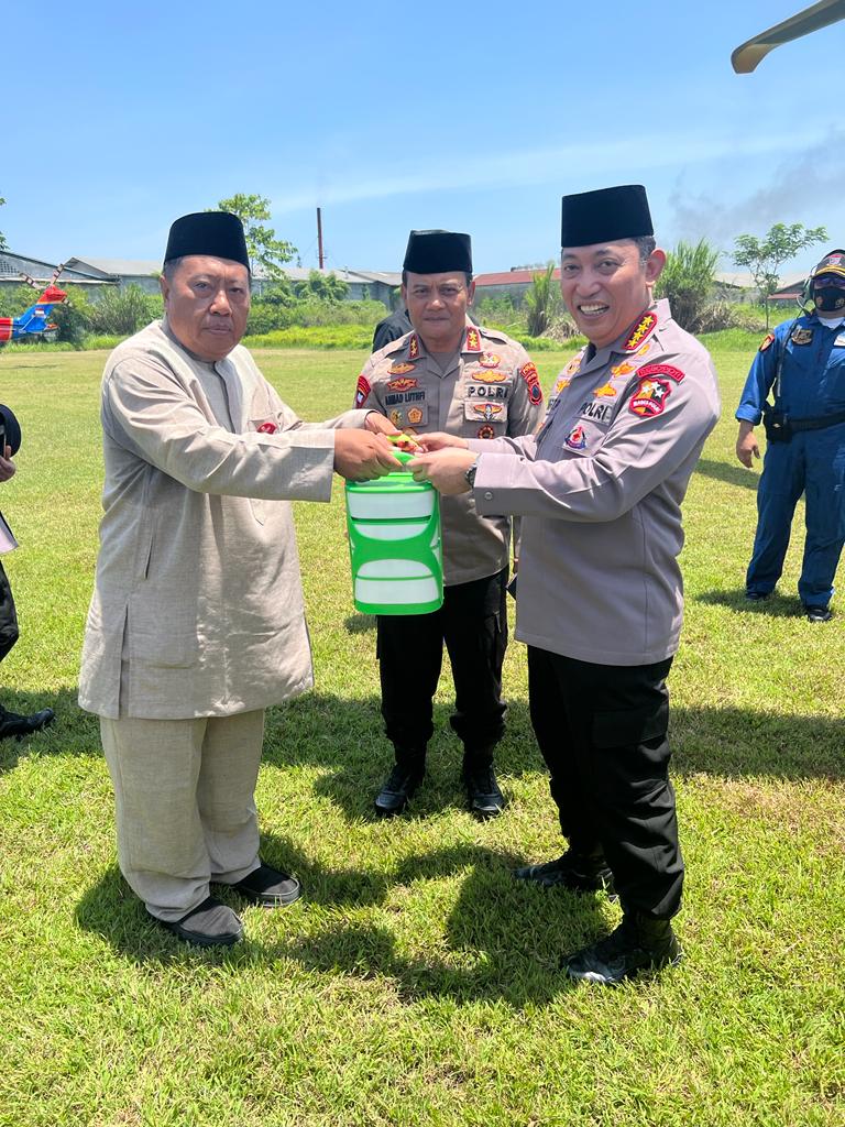 Dari Pekalongan hendak ke Rembang, Kapolri Dapat Bekal Nasi Rantangan dari Habib Luthfi