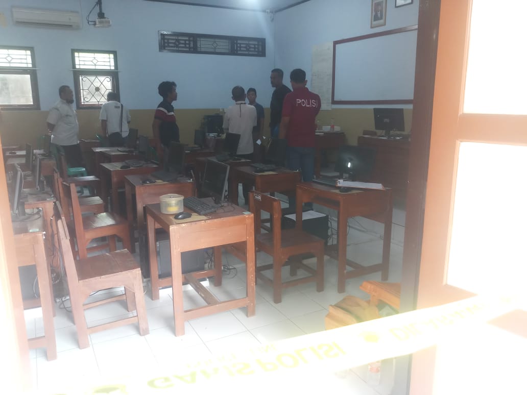 14 Laptop Milik SMPN 1 Warungasem Hilang Digondol Pencuri BersarungBobol Jendela, Pencuri Bersarung