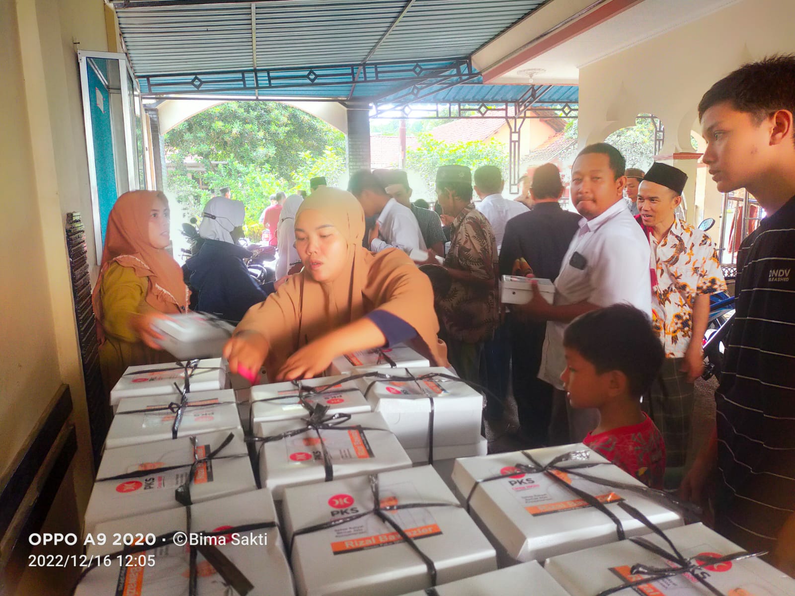 Peduli Kebutuhan Umat, Rizal Bawazier Gelar Jum'at Berkah di Desa Tanjung Kulon