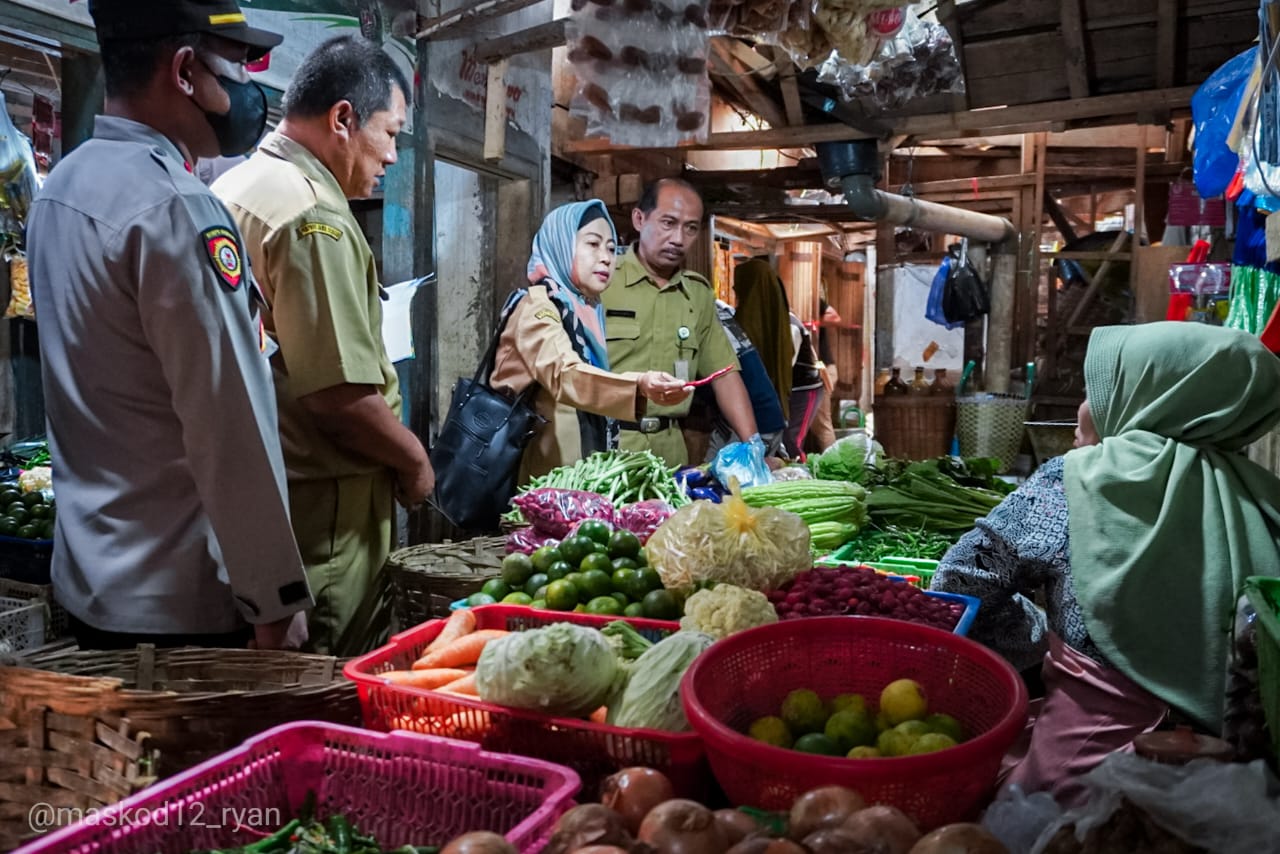 Jelang Nataru, Harga Beras di Pasar Batang Naik dan Telur Turun