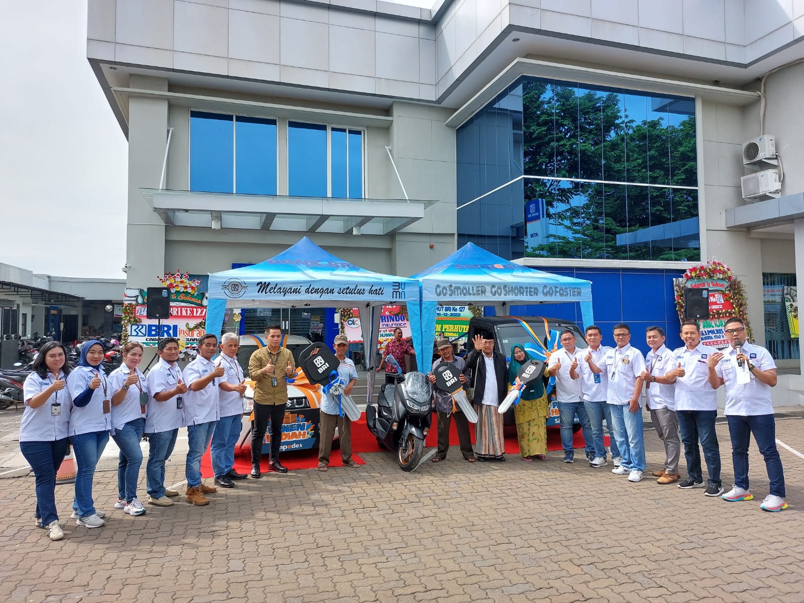 Kunci Grand Prize 2 Mobil Suzuki Panen Hadiah Simpedes BRI Kendal Diserahkan ke Nasabah