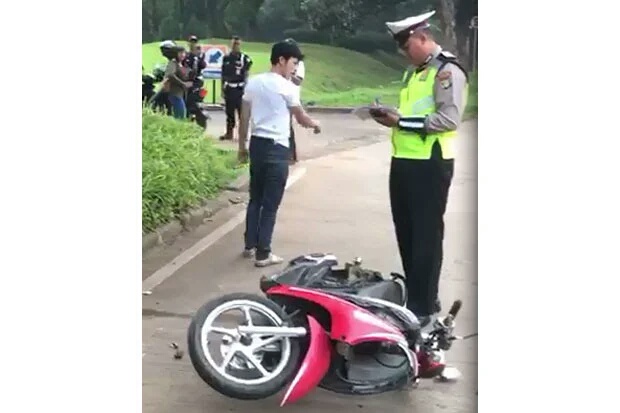 Viral, Video Pria Rusak Motor Sendiri di Depan Polisi Gara-gara Tak Terima Ditilang
