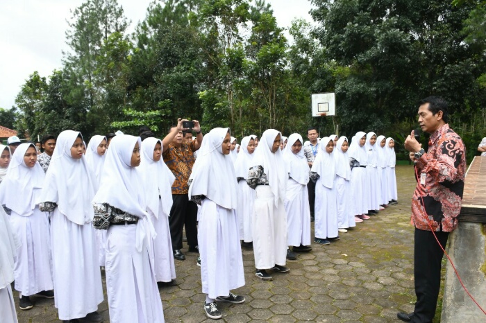 Prihatin Siswanya Meninggal Akibat Kecelakaan, Wabup Sosialisasikan Tertib Berlalulintas di SMPN 2 Reban