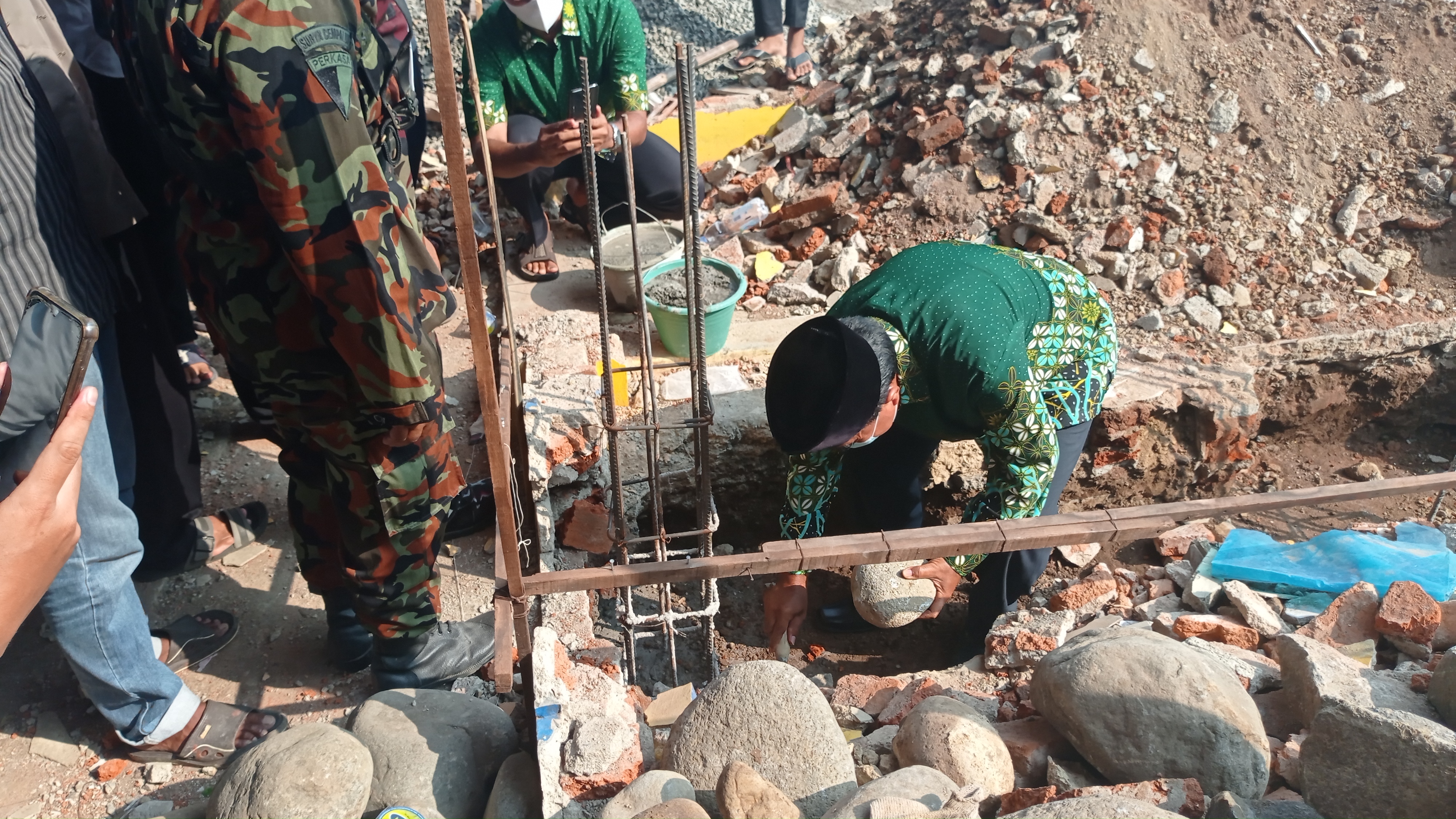 Wakil Ketua Pimpinan Muhammadiyah Jateng Letakkan Batu Pertama Pembangunan Masjid Al Kautsar