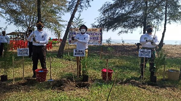 Mageri Segoro, Polres Batang Tanam 60 Ribu Mangrove