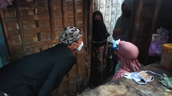 Kunarsih Menangis Haru, Seluruh Hutangnya Dilunasi Bupati Wihaji