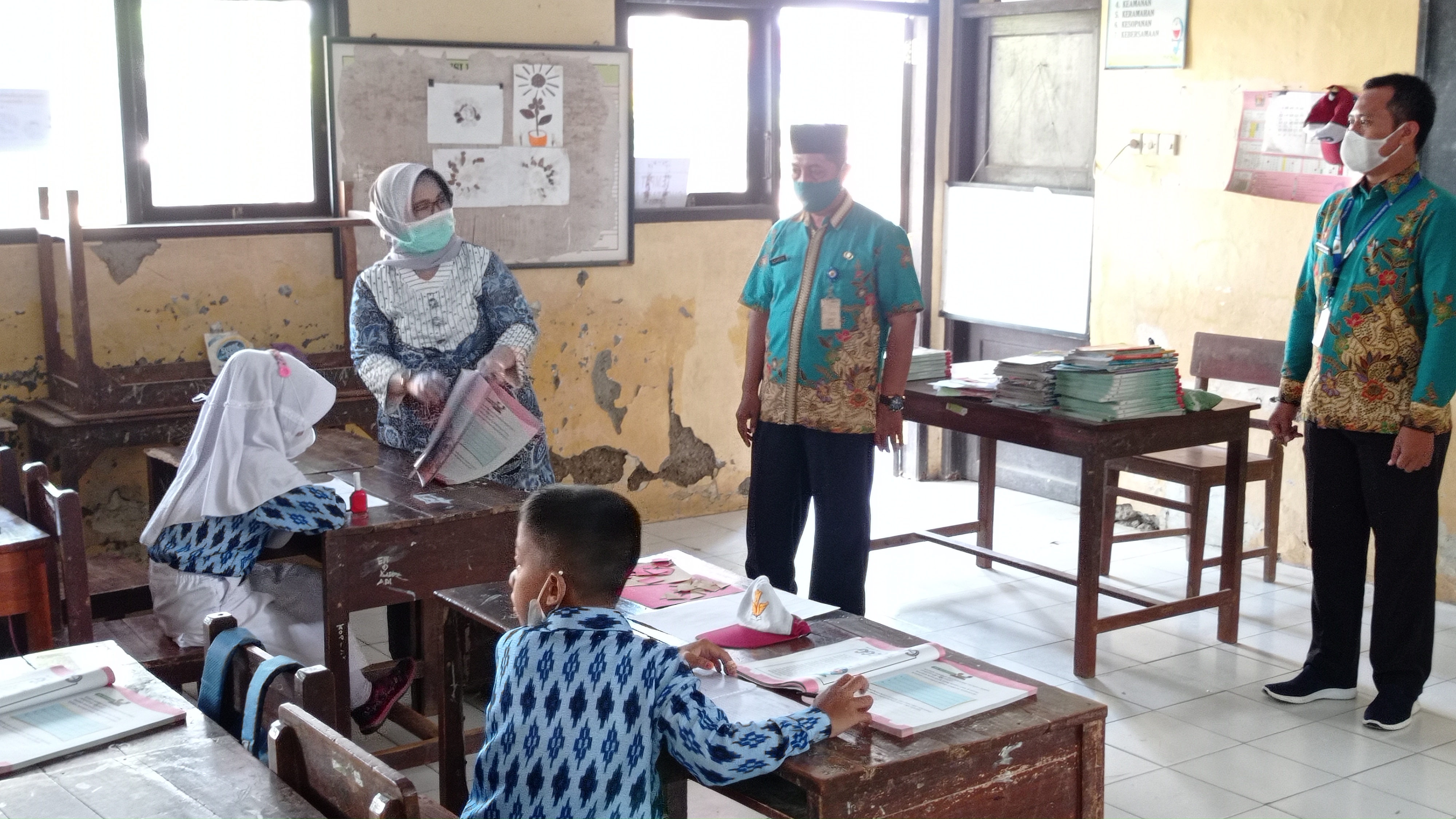 Monitoring Sejumlah Sekolah, Ketua DPRD Kab Pekalongan Beri Sejumlah Catatan