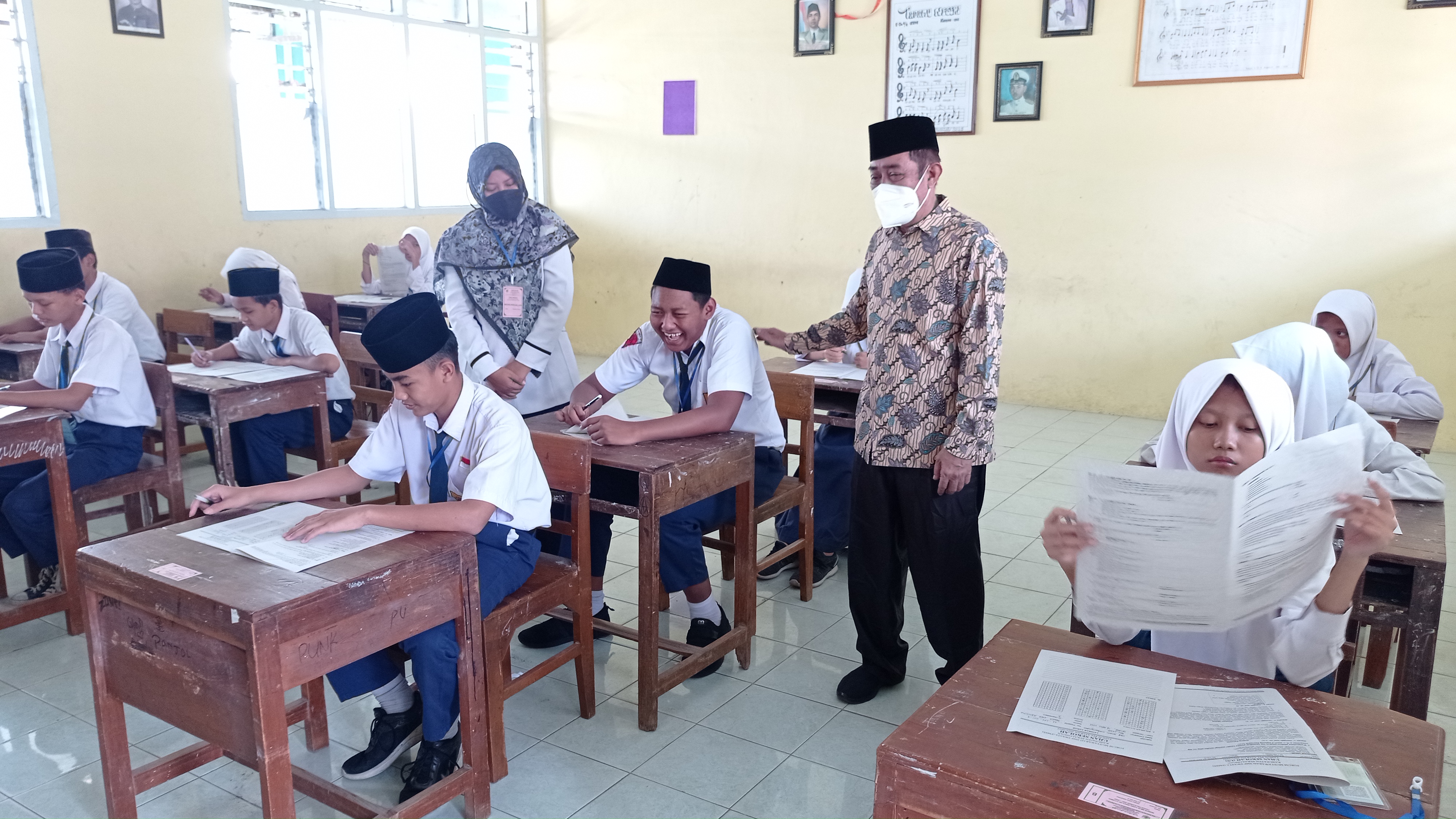 Anggota DPR RI Bisri Romly Monitoring Pendidikan di Sekolah SMP Islam Simbang Wetan dan SD Plus Al Burhan Simb