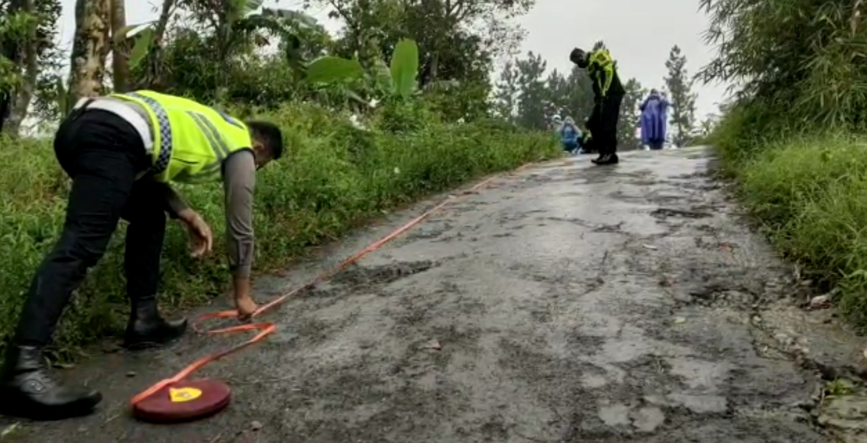 Doplak Tak Kuat Nanjak, Terguling Ke Sungai