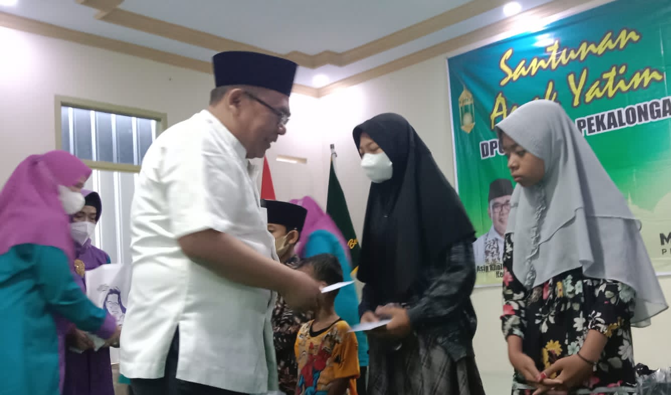 DPC PKB, DPC PB dan Fraksi PKB DPRD Kabupaten Pekalongan Berikan Santunan Kepada Anak Yatim Piatu