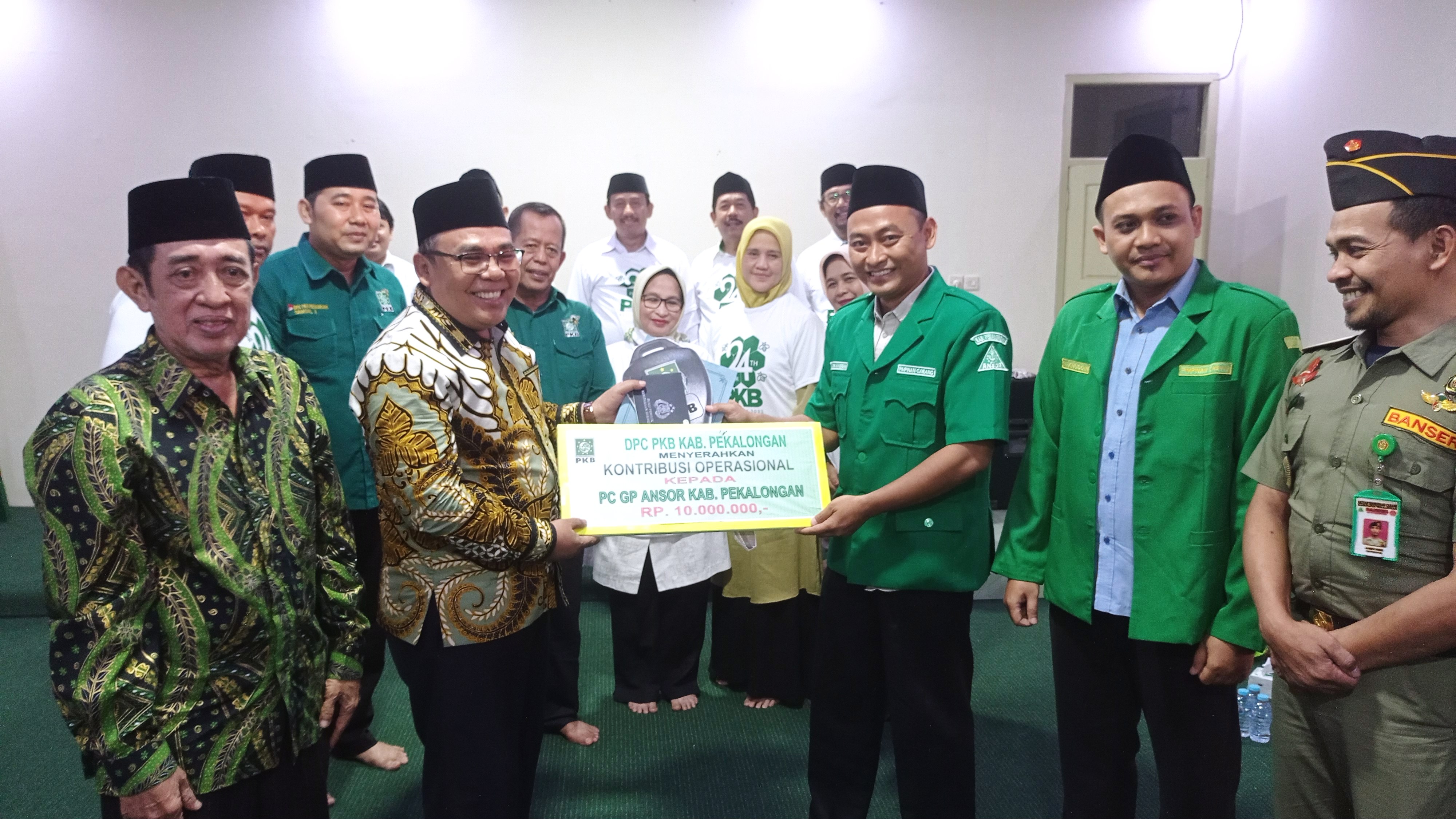 DPC PKB Kabupaten Pekalongan Serahkan Mobil dan Dana Operasional kepada Banser dan GP Ansor