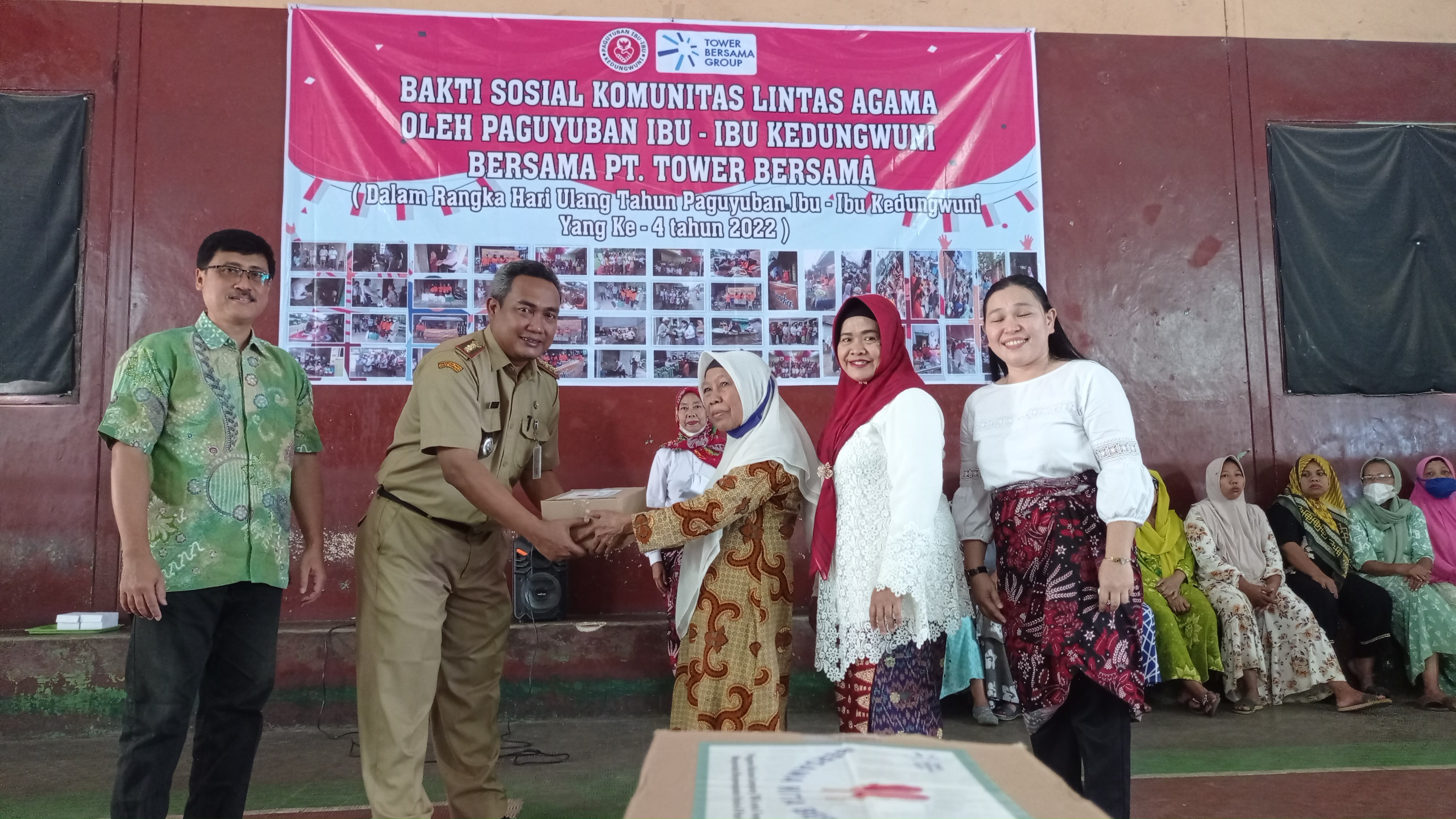 Paguyuban Ibu-ibu Kedungwuni Gelar Bakti Sosial Lintas Agama