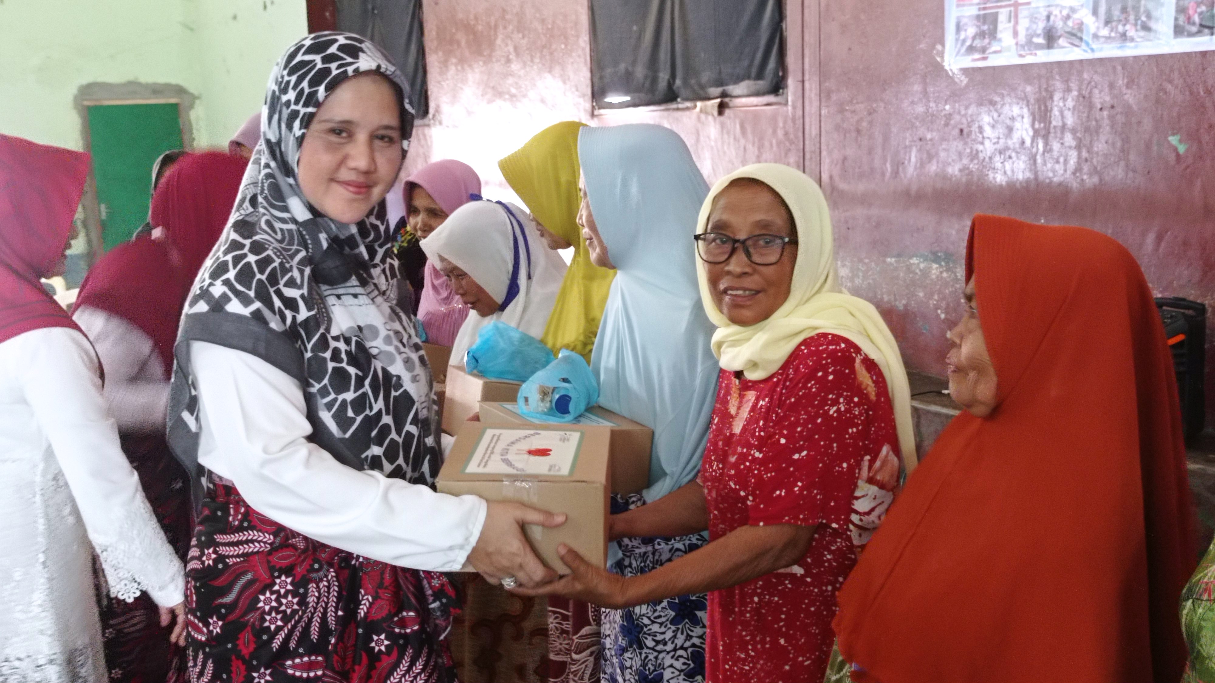 Fatkhiana Dewi Dukung dan Membantu Kegiatan Bakti Sosial Paguyuban Ibu-ibu Kedungwuni