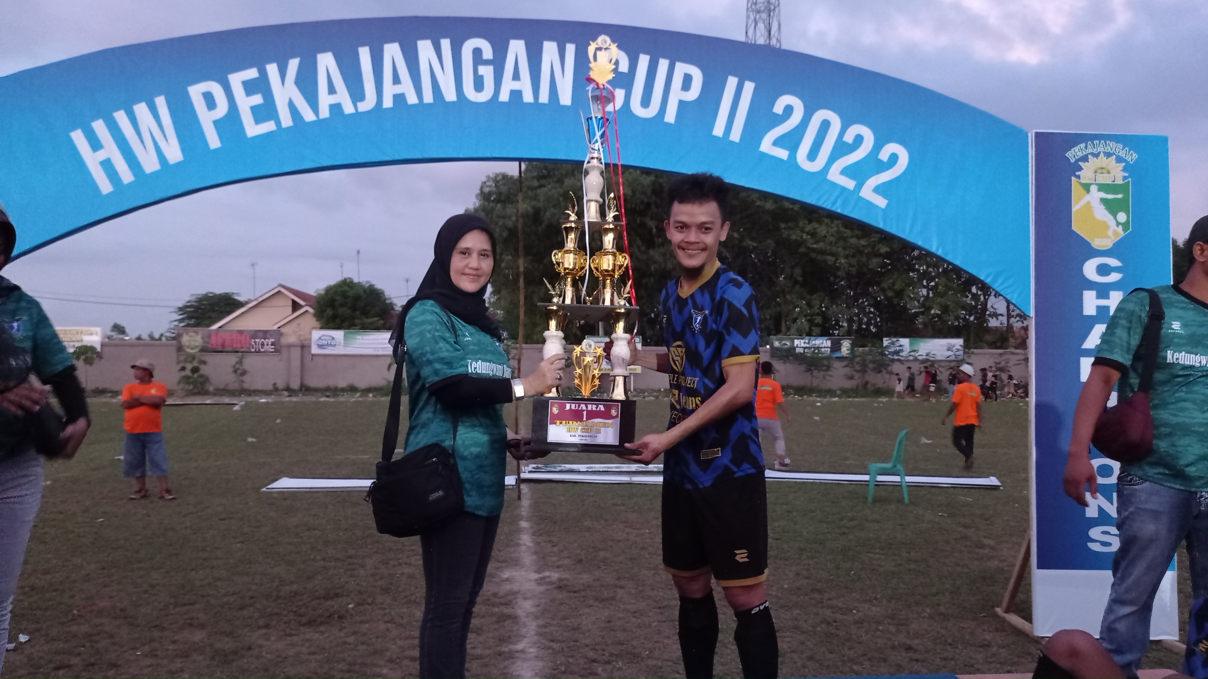 FC Kedungwuni Barat Juarai HW Pekajangan Cup II 2022, Fatkhiana Dewi Berikan Dukungan Penuh