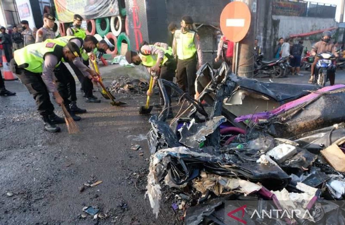 Bus Pariwisata Sruduk Sejumlah Kendaraandi Wonosobo, 6 Orang Tewas