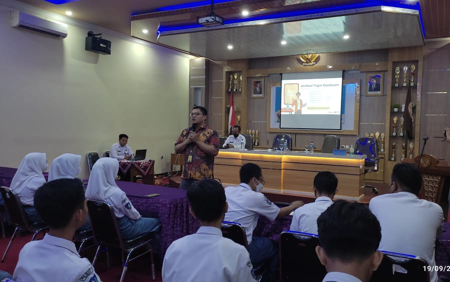 Tingkatkan Kesadaran Hukum Pelajar, Kejari Batang Gelar Program Jaksa Masuk Sekolah