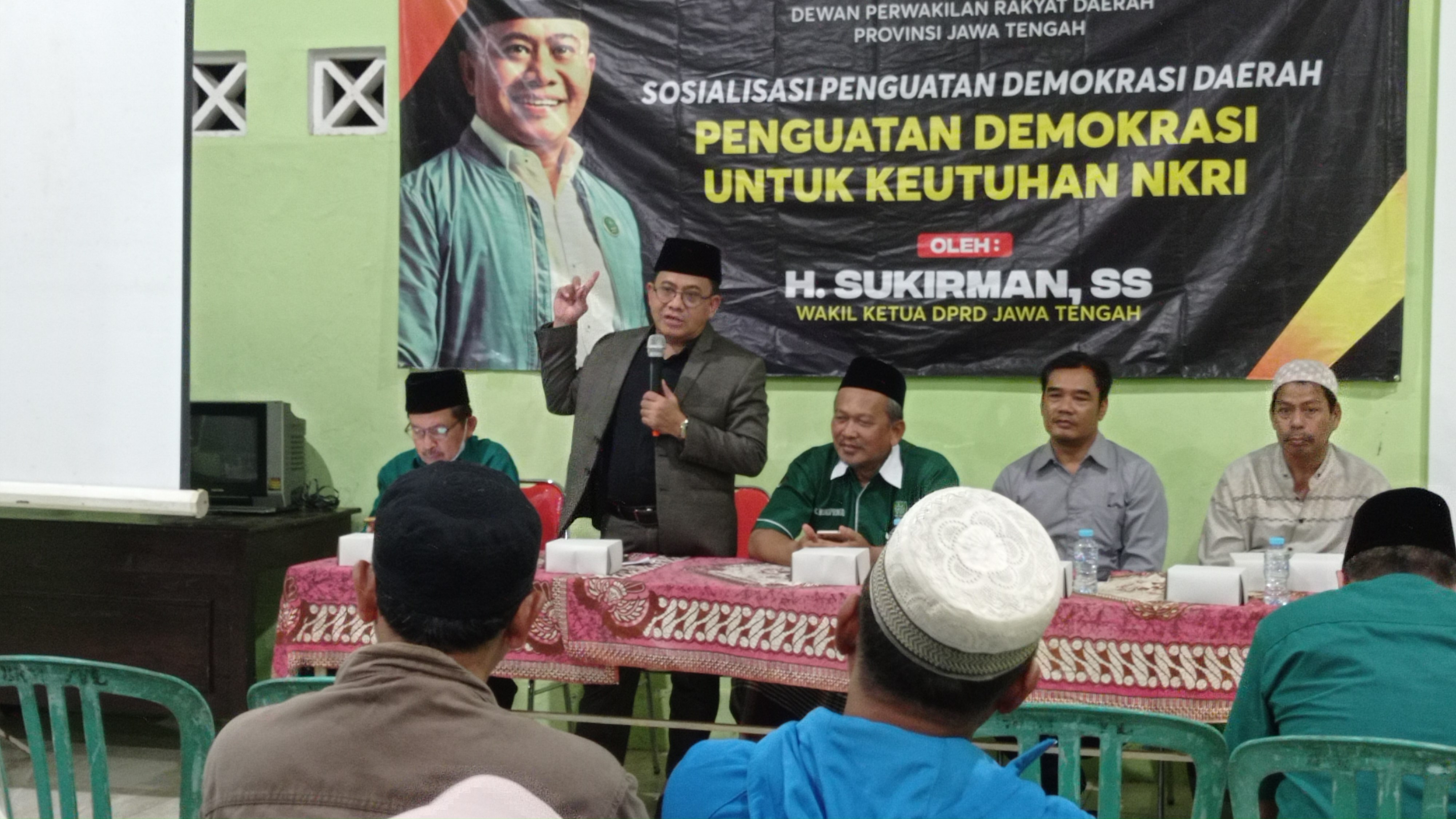 Sukirman Sosialisasikan Penguatan Demokrasi Untuk NKRI Kepada Warga Jetak Lengkong