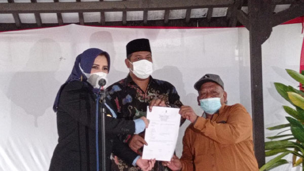 Bupati Fadia akan Buat Kartu untuk Tim Bismillah Dadi