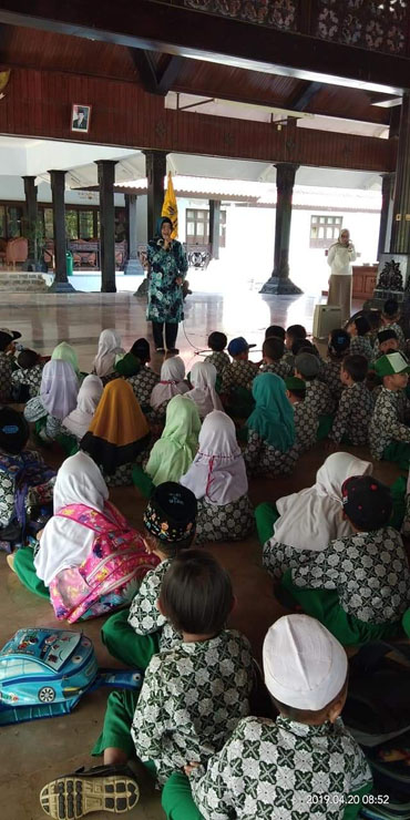 Sambut Hari Kartini, RA Islamic Centre Dikenalkan Sosok Ibu Kepala Daerah di Pendopo Kabupaten Pekalongan