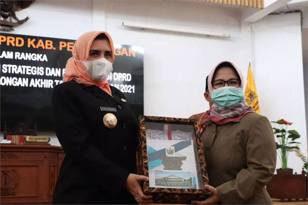 Sidang Paripurna, DPRD Kabupaten Pekalongan Sampaikan Catatan Strategis dan Rekomendasi Atas LKPJ Bupati TA 20