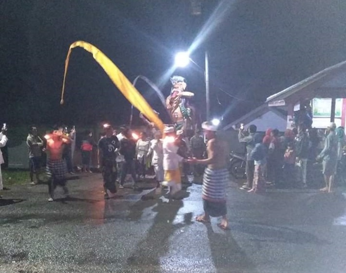 Perayaan Nyepi, Ratusan Umat Hindu Arak Ogoh-ogoh Keliling Desa Linggoasri