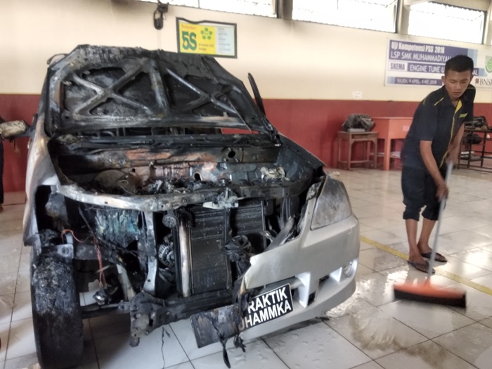 Mobil Praktik Pelajar SMK Terbakar